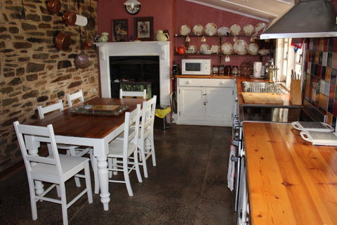 Hillside Cottage - Melbourne Tourism 2