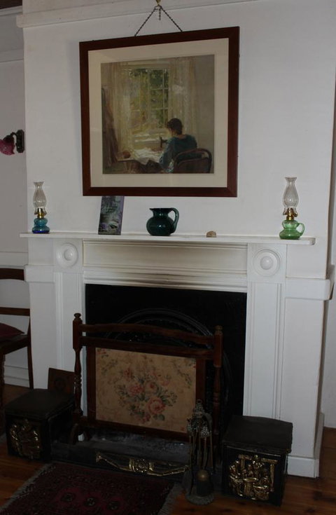Hillside Cottage - Melbourne Tourism 4