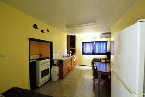 Baudin Beach Apartments - Melbourne Tourism 4