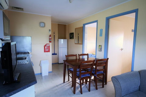 Baudin Beach Apartments - Melbourne Tourism 13