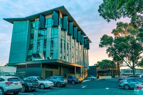 Marion Hotel - Melbourne Tourism 1