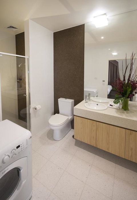 Majestic Old Lion Apartments - Melbourne Tourism 4
