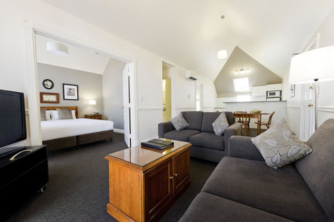 Majestic Old Lion Apartments - Melbourne Tourism 5