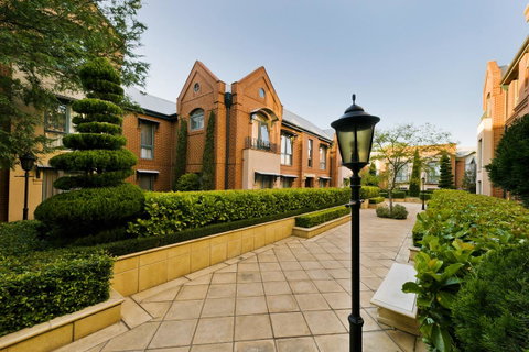 Majestic Old Lion Apartments - Melbourne Tourism 0