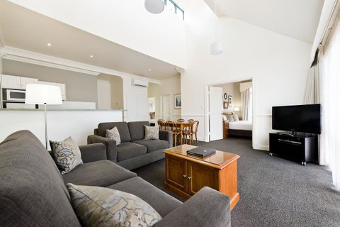 Majestic Old Lion Apartments - Melbourne Tourism 6