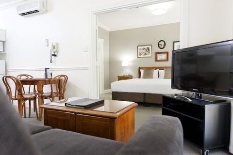 Majestic Old Lion Apartments - Melbourne Tourism 10