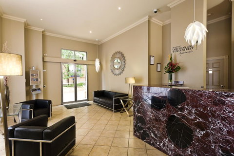 Majestic Old Lion Apartments - Melbourne Tourism 14
