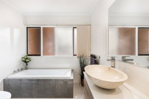 Adelaide Style Accommodation-Close To City-North Adelaide-3 Bdrm- FREE Parking - Melbourne Tourism 13
