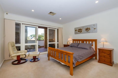Adelaide Style Accommodation-Close To City-North Adelaide-3 Bdrm- FREE Parking - Melbourne Tourism 3