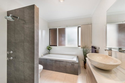 Adelaide Style Accommodation-Close To City-North Adelaide-3 Bdrm- FREE Parking - Melbourne Tourism 10