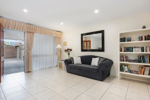 Adelaide Style Accommodation-Close To City-North Adelaide-3 Bdrm- FREE Parking - Melbourne Tourism 7