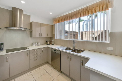 Adelaide Style Accommodation-Close To City-North Adelaide-3 Bdrm- FREE Parking - Melbourne Tourism 9