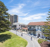 Seawall Apartments - Melbourne Tourism