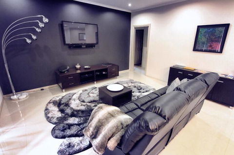 Casavino Luxury Villa - Melbourne Tourism 0