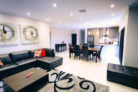 Casavino Luxury Villa - Melbourne Tourism 3