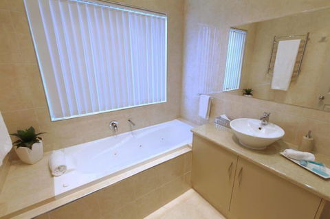 Casavino Luxury Villa - Melbourne Tourism 26