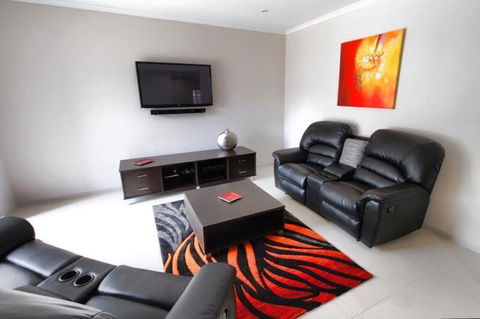 Casavino Luxury Villa - Melbourne Tourism 24