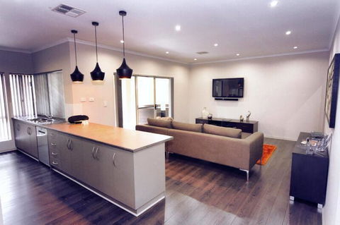 Casavino Luxury Villa - Melbourne Tourism 35