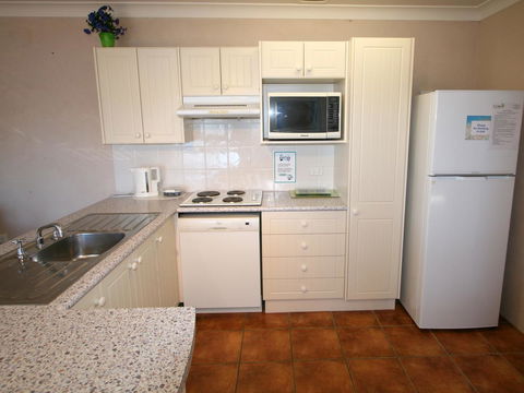 Lake Edge Apartments - Melbourne Tourism 6