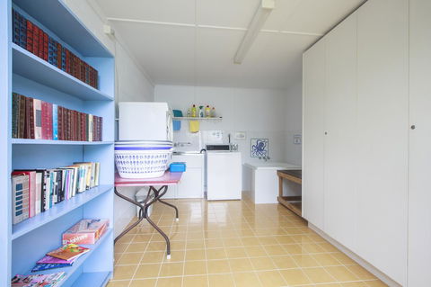 Lake Edge Apartments - Melbourne Tourism 4