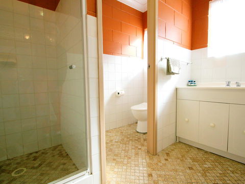 Lake Edge Apartments - Melbourne Tourism 25