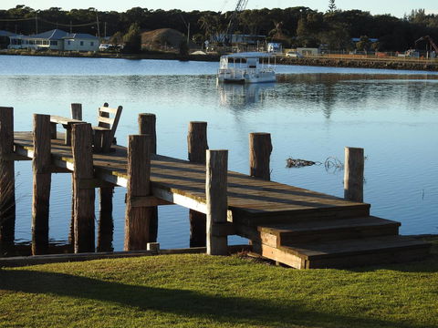 Lake Edge Apartments - Melbourne Tourism 21