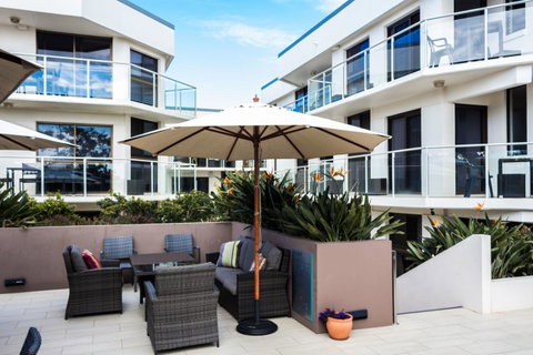 Bayview Beachfront Apartments, In Town Right On The Beach - Melbourne Tourism 26