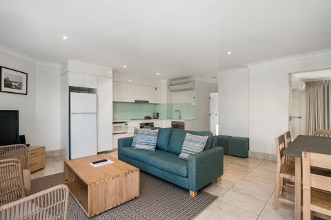Bayview Beachfront Apartments, In Town Right On The Beach - Melbourne Tourism 41
