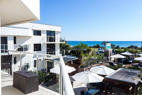 Bayview Beachfront Apartments, In Town Right On The Beach - Melbourne Tourism 15