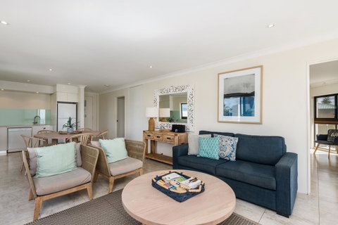 Bayview Beachfront Apartments, In Town Right On The Beach - Melbourne Tourism 32