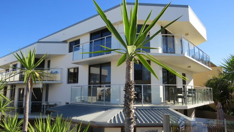 Bayview Beachfront Apartments, In Town Right On The Beach - Melbourne Tourism 14