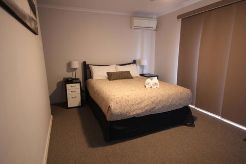 Port Vincent Motel & Apartments - Melbourne Tourism 9