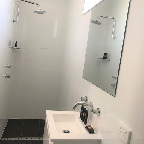 The Avenue Inn - Melbourne Tourism 18