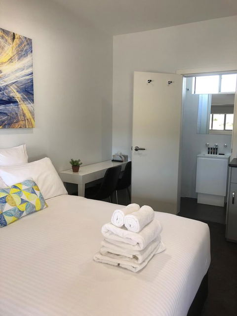 The Avenue Inn - Melbourne Tourism 25