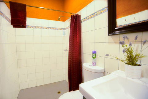 The Underground Motel - Melbourne Tourism 17