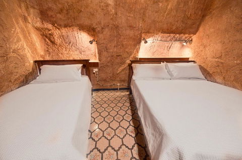 The Underground Motel - Melbourne Tourism 6