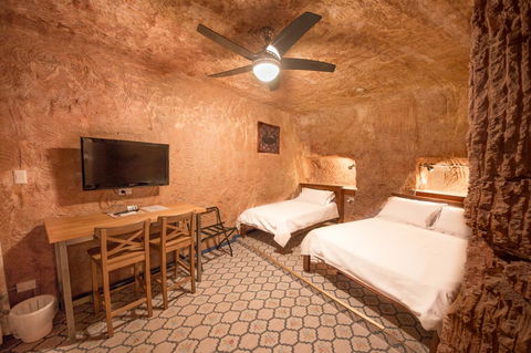 The Underground Motel - Melbourne Tourism 8