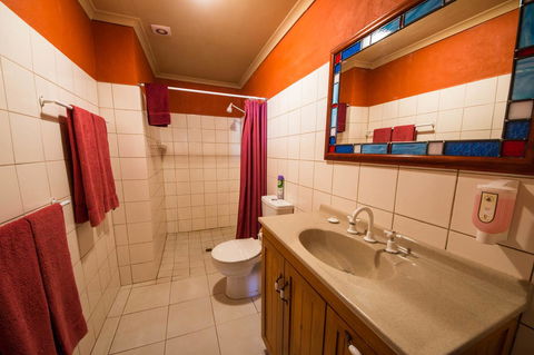 The Underground Motel - Melbourne Tourism 10