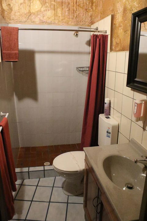 The Underground Motel - Melbourne Tourism 4