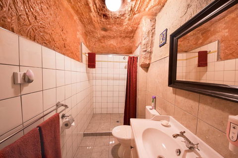 The Underground Motel - Melbourne Tourism 7