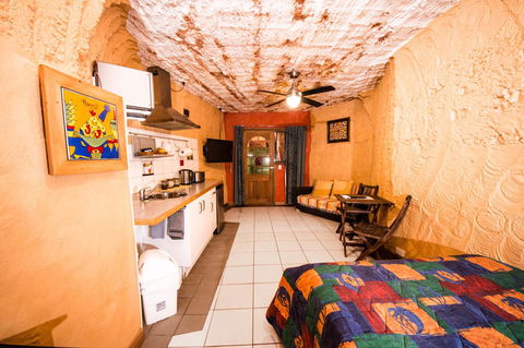 The Underground Motel - Melbourne Tourism 18