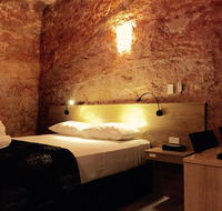 The Lookout Cave Underground Motel - Melbourne Tourism