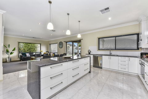 Accommodation On Lansell 2 - Melbourne Tourism 4