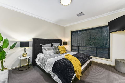 Accommodation On Lansell 2 - Melbourne Tourism 1