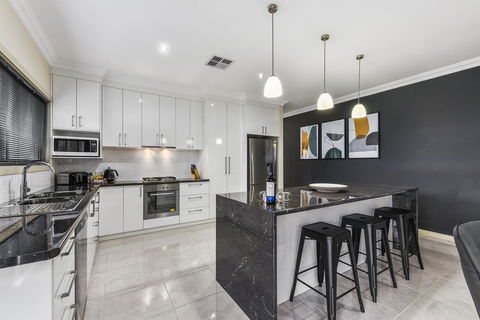 Accommodation On Lansell 2 - Melbourne Tourism 0