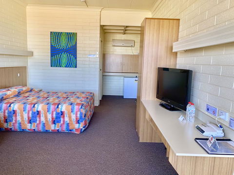 Opal Inn Hotel, Motel, Caravan Park - Melbourne Tourism 33
