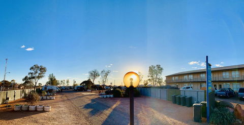 Opal Inn Hotel, Motel, Caravan Park - Melbourne Tourism 42