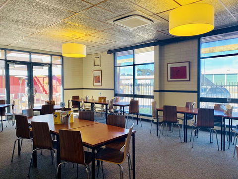 Opal Inn Hotel, Motel, Caravan Park - Melbourne Tourism 28