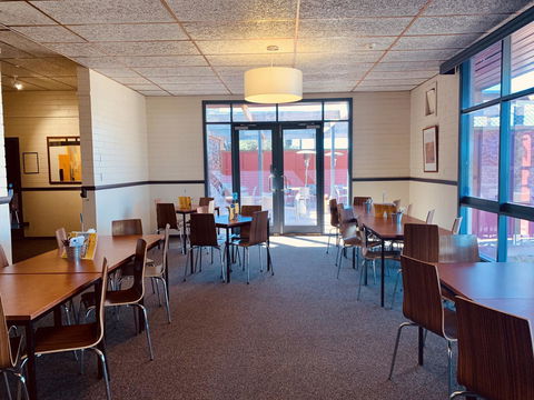 Opal Inn Hotel, Motel, Caravan Park - Melbourne Tourism 27