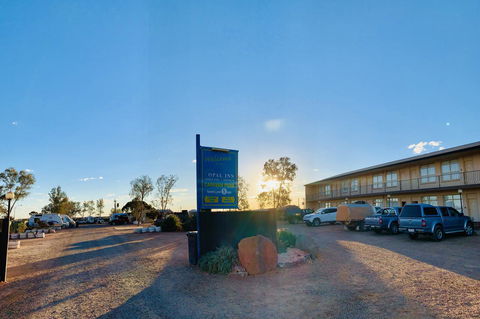 Opal Inn Hotel, Motel, Caravan Park - Melbourne Tourism 41